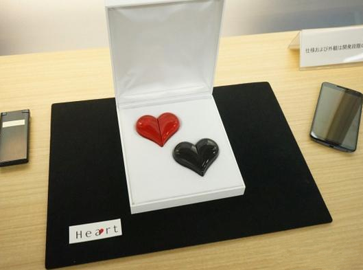 日本Heart手机,日本Heart手机售价,日本Heart手机配置,日本心形手机