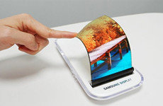 三星Galaxy X 折叠屏手机确定了：像纸一样随意弯